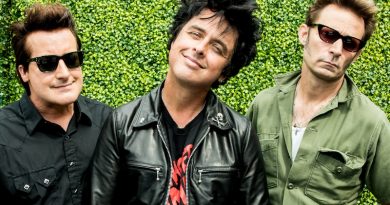 Billie Joe Armstrong Surprises Singer Performing Green Day Song In Liverpool’s Legendary Cavern Club